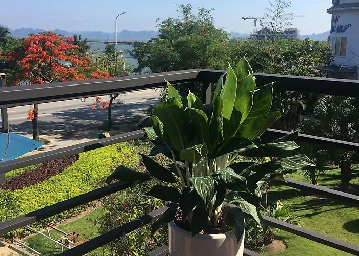 Bamboo & Hotel Ha Long